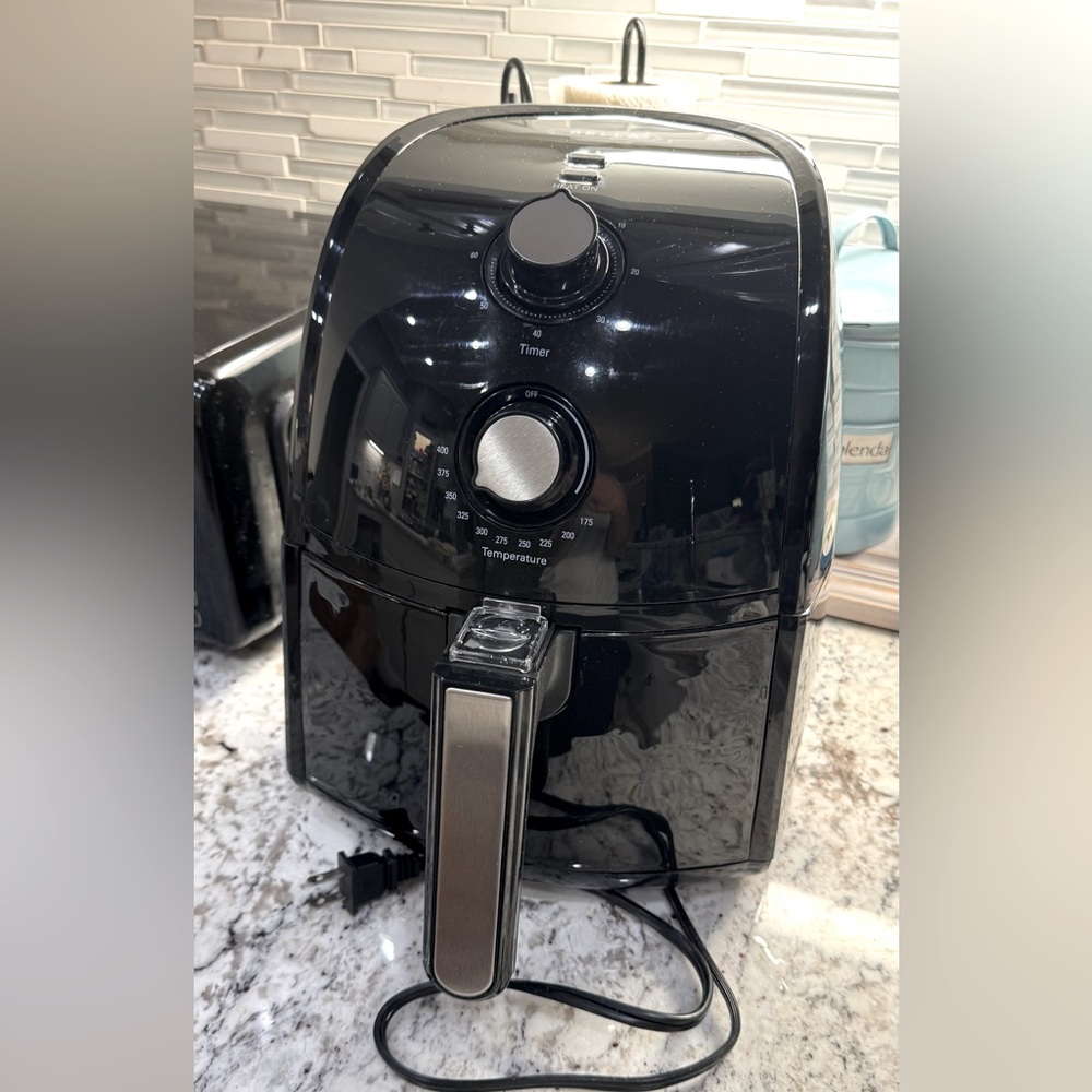 Bella 2.6 qt air convection fryer with instruction booklet and recipes included.